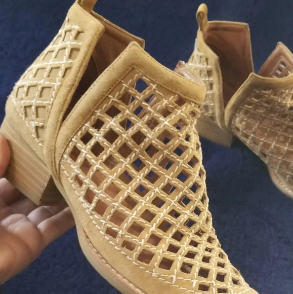 Jeffrey Campell Womans Booties - Picture 2 of 7